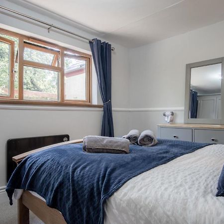 Honeysuckle Cottage - 1 Bedroom Cottage - Амрот Екстериор снимка